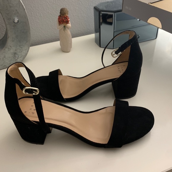 Short black heels - Picture 2 of 5